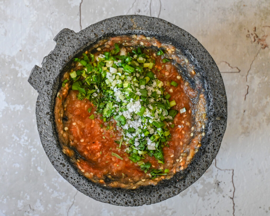 Molcajete salsa Molcajete recipe Molcajete salsa recipe Salsa de molcajete Salsa de molcajete Mexico Salsa de molcajete roja Salsa de molcajete verde Salsa de molcajete para carne asada Molcajete salsa Molcajete salsa recipe