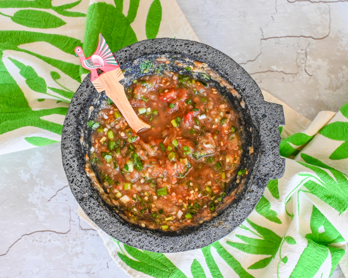 Molcajete salsa Molcajete recipe Molcajete salsa recipe Salsa de molcajete Salsa de molcajete Mexico Salsa de molcajete roja Salsa de molcajete verde Salsa de molcajete para carne asada Molcajete salsa Molcajete salsa recipe