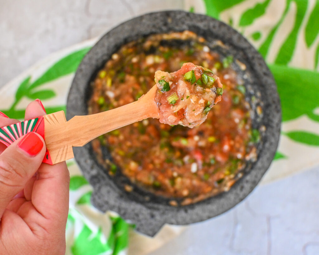 Molcajete salsa Molcajete recipe Molcajete salsa recipe Salsa de molcajete Salsa de molcajete Mexico Salsa de molcajete roja Salsa de molcajete verde Salsa de molcajete para carne asada Molcajete salsa Molcajete salsa recipe