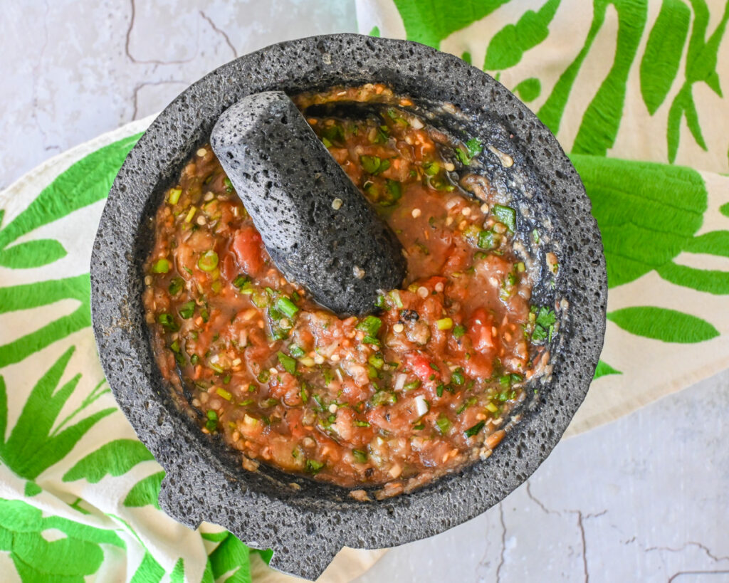 Molcajete salsa Molcajete recipe Molcajete salsa recipe Salsa de molcajete Salsa de molcajete Mexico Salsa de molcajete roja Salsa de molcajete verde Salsa de molcajete para carne asada Molcajete salsa Molcajete salsa recipe