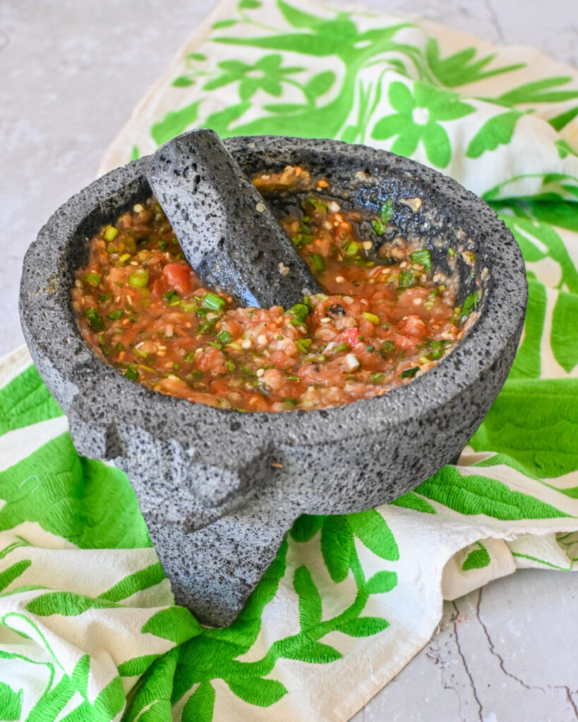 Molcajete salsa Molcajete recipe Molcajete salsa recipe Salsa de molcajete Salsa de molcajete Mexico Salsa de molcajete roja Salsa de molcajete verde Salsa de molcajete para carne asada Molcajete salsa Molcajete salsa recipe