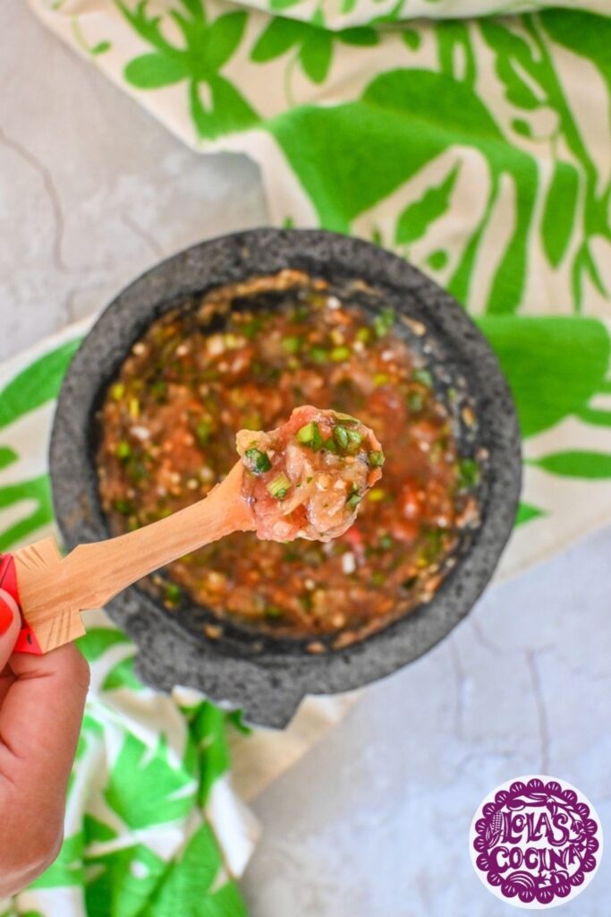 Molcajete salsa Molcajete recipe Molcajete salsa recipe Salsa de molcajete Salsa de molcajete Mexico Salsa de molcajete roja Salsa de molcajete verde Salsa de molcajete para carne asada Molcajete salsa Molcajete salsa recipe