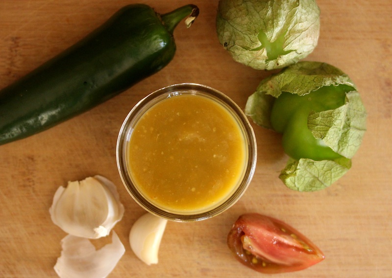 green tomatillo salsa: tomatillo salsa cocida