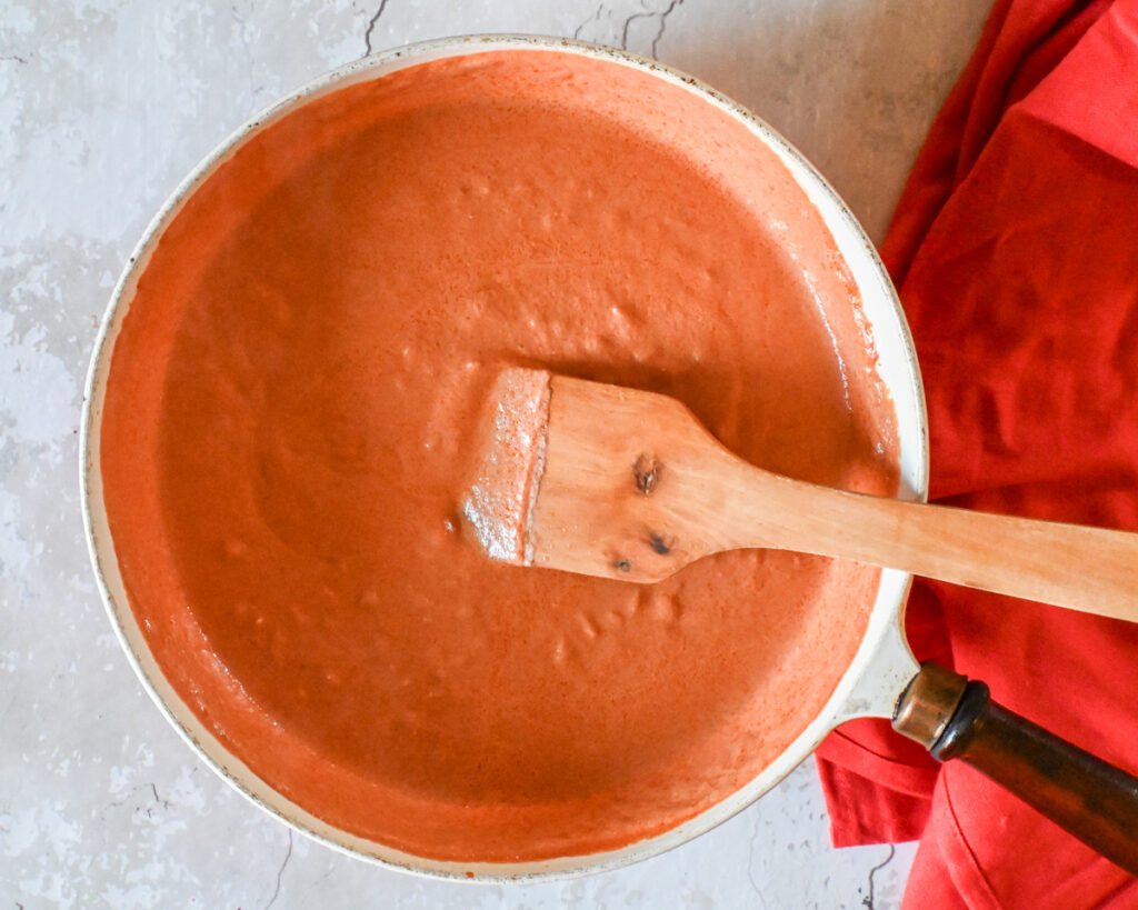 Espagueti rojo cremoso