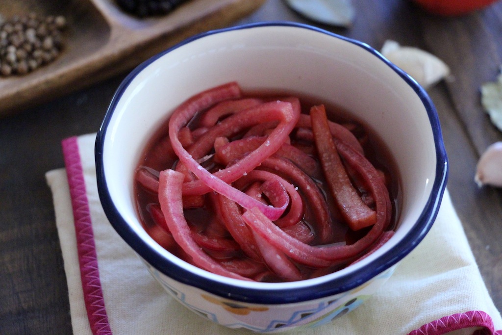 Pickled Red Onions | Cebollas en Escabeche