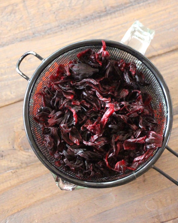 hibiscus-flowers-steeping