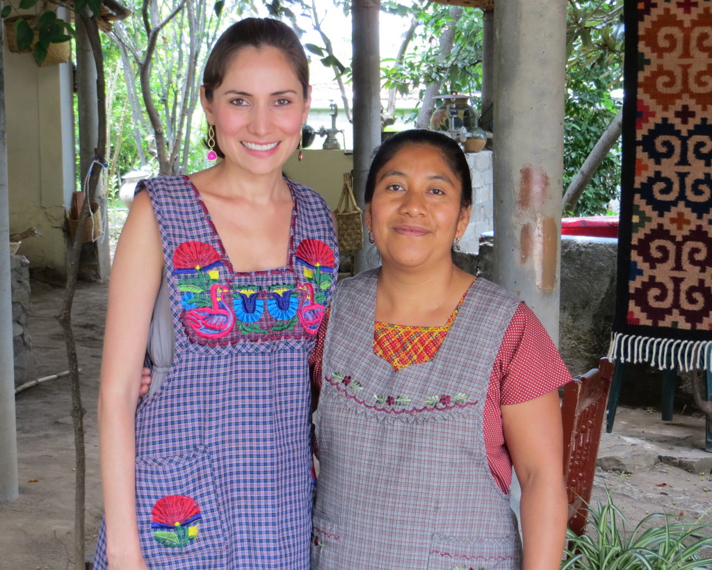 Lola y Reyna Mendoza