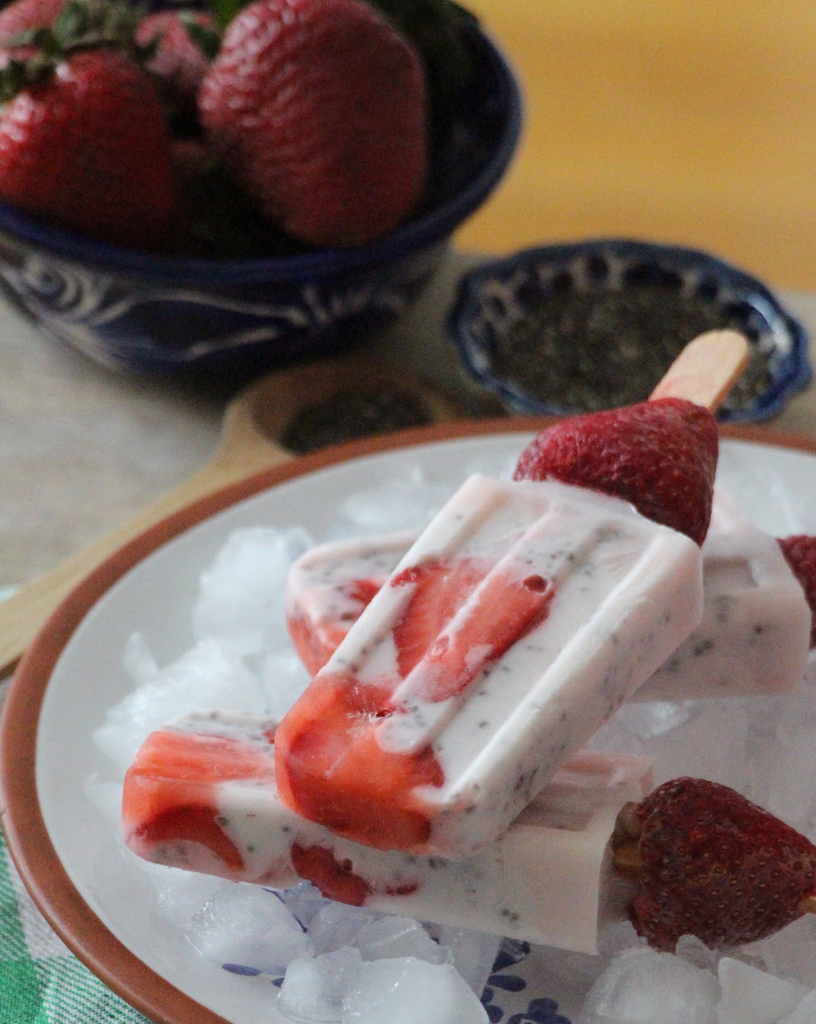 12-Strawberries and Cream Popsicles_Lola's Cocina