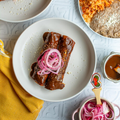 asy Enmoladas de Pollo (Mole Enchiladas)