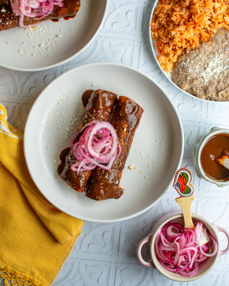 asy Enmoladas de Pollo (Mole Enchiladas)