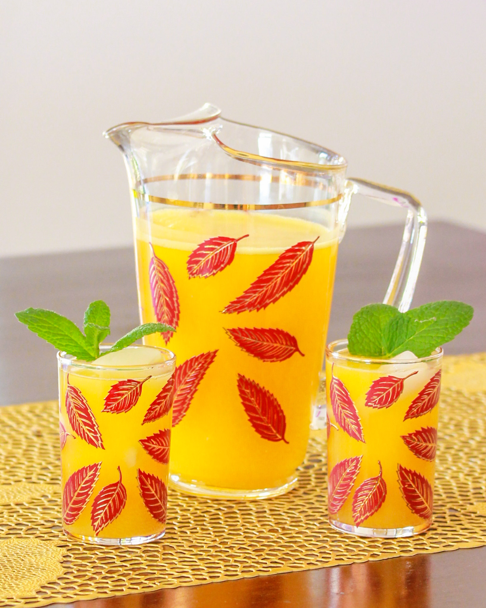 https://lolascocina.com/wp-content/uploads/2020/05/agua-fresca-de-mango-fresh-mango-agua-fresca-lolascocina.com-2.jpg