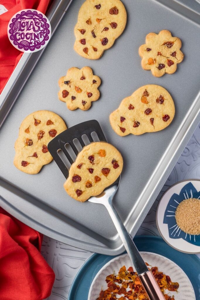 Sugar skull cookies Sugar skull cookies easy Sugar skull cookies recipe Dia de los muertos sugar skull cookies Marigold cookies Marigold cookies decorated Day of the Dead cookies