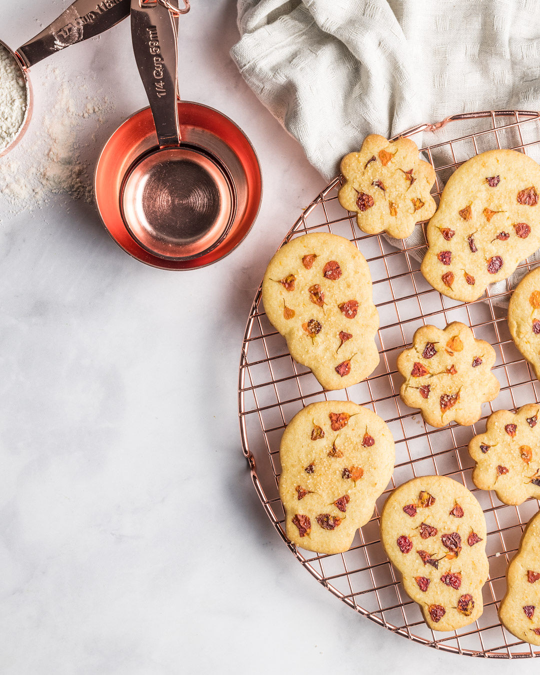Sugar skull cookies Sugar skull cookies easy Sugar skull cookies recipe Dia de los muertos sugar skull cookies Marigold cookies Marigold cookies decorated Day of the Dead cookies