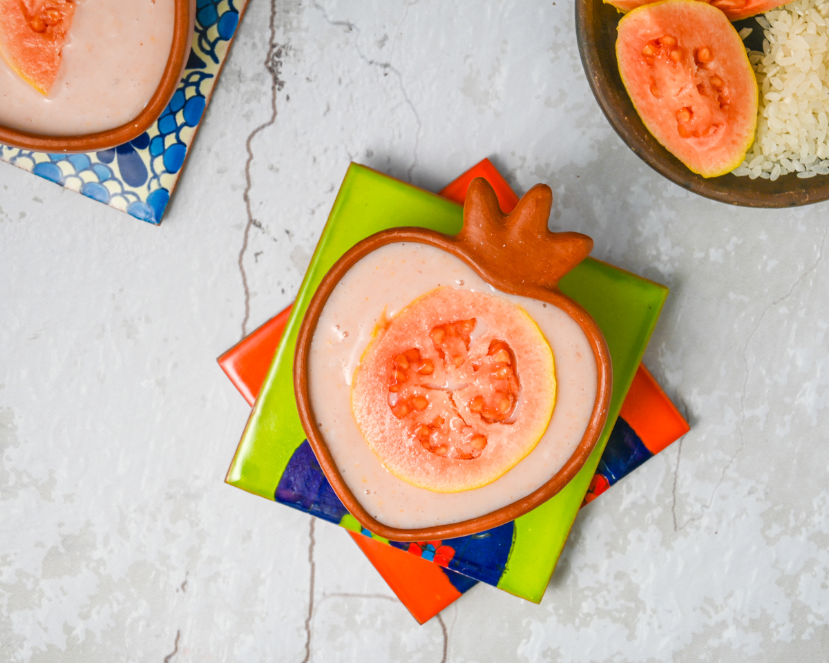 Atole de guayaba Atole de guayaba con maizena Atole de guayaba natural Pink guava atole