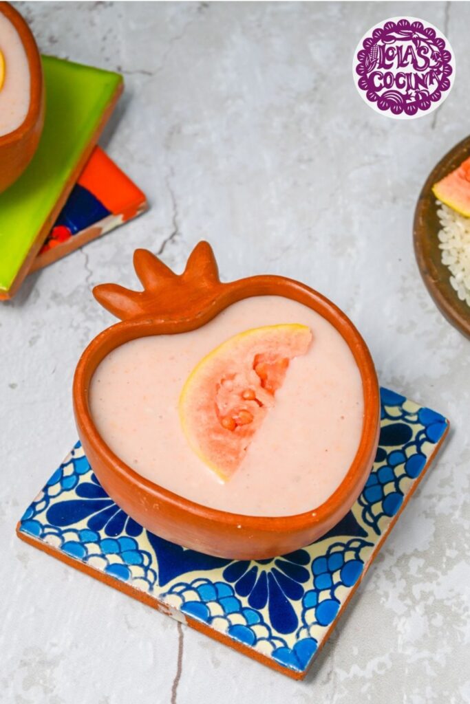 Atole de guayaba Atole de guayaba con maizena Atole de guayaba natural Pink guava atole