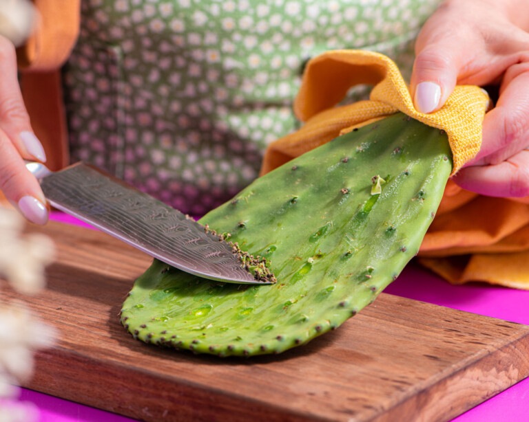 what do nopales taste like?