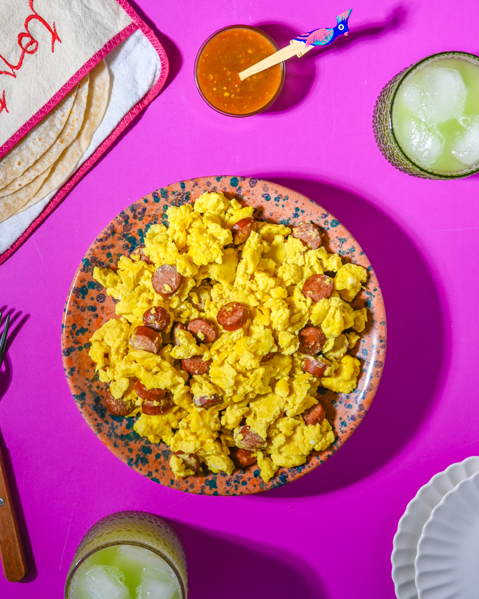 Huevos con weenies Huevos con salchicha Eggs with weenies Eggs with hot dogs