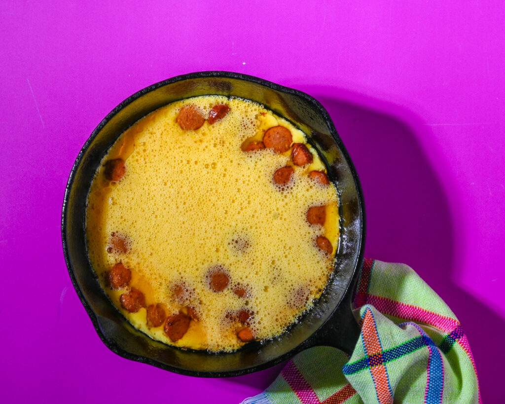 Huevos con weenies Huevos con salchicha Eggs with weenies Eggs with hot dogs