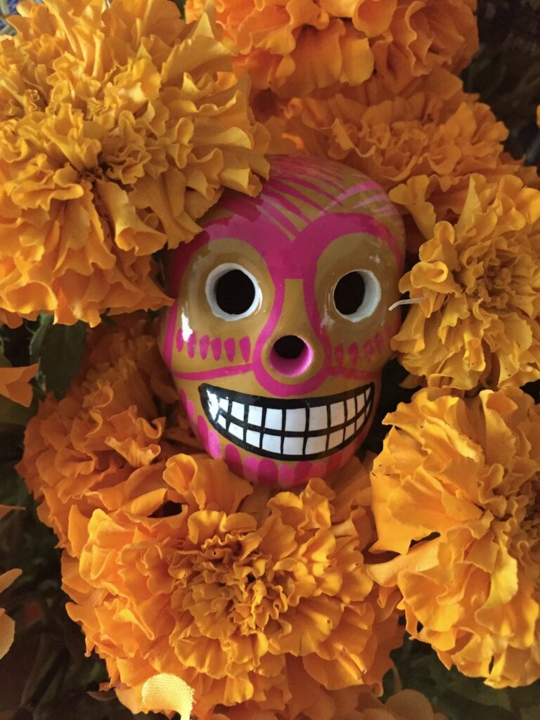 Day of the Dead decorations Day of the Dead decor Day of the dead skull Dia de muertos altar ideas Dia de muertos decoracion Dia de muertos altar