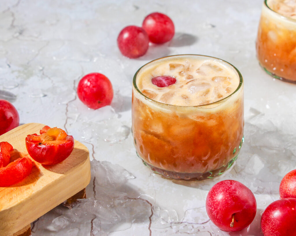 Plum agua fresca Plum drink recipe Agua de ciruela Agua de ciruela roja Agua fresca de ciruela